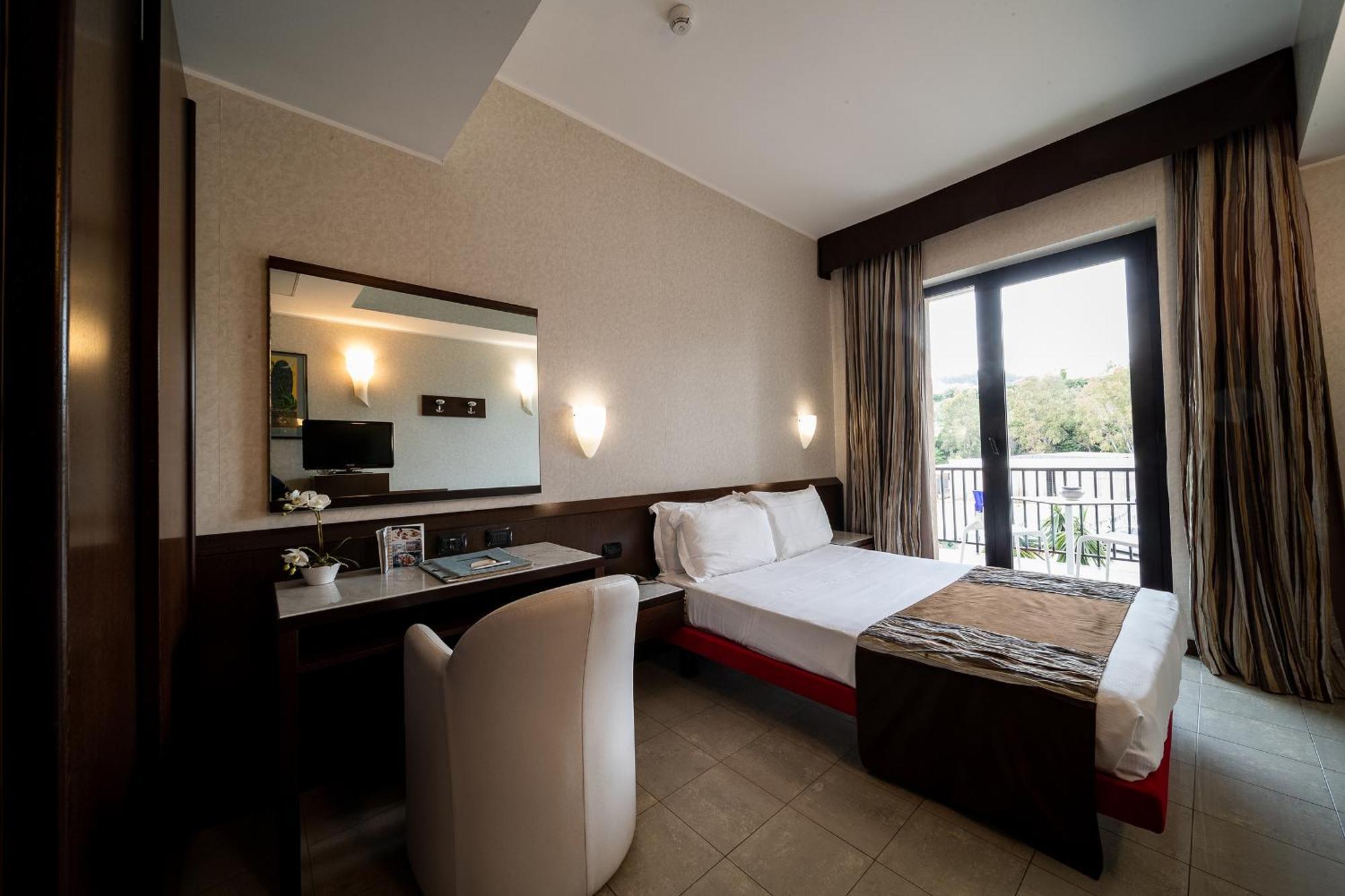 Mare Hotel سافونا المظهر الخارجي الصورة